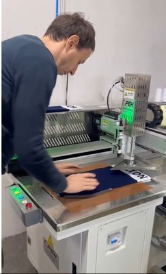 Hocheffiziente Opek-300HS Auto-Stick-Hat-Overlock-Nähmaschine für Nähprodukte