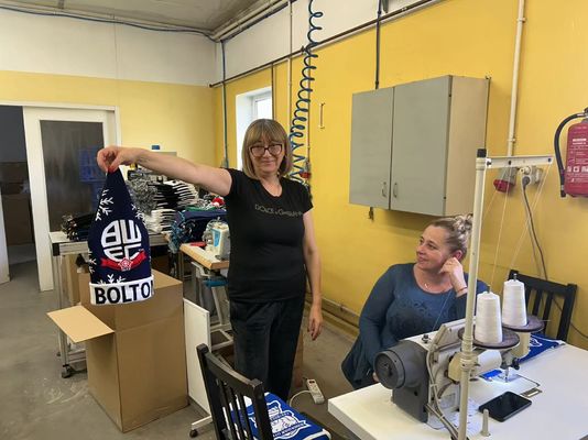 Professionelle Opek 300HS industrielle Nähmaschine perfekt für die Hutproduktion