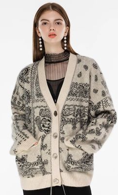 Fortgeschrittene Strickmaschine mit einem einzigen Wagen und einem doppelten System für Multifunktionspullover