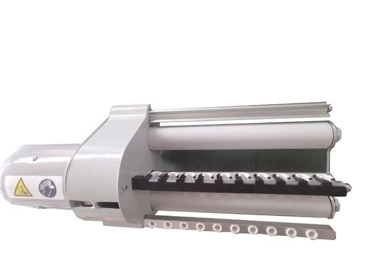 Computergestützte Flachstrickmaschine für verschiedene Produkte