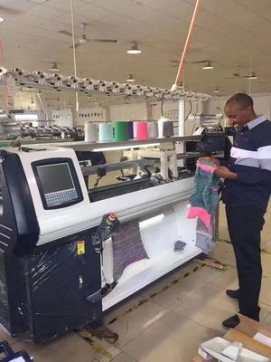 Passen Sie Ihre Halsbänder und Manschetten mit unserer Jacquard-Strickmaschine an