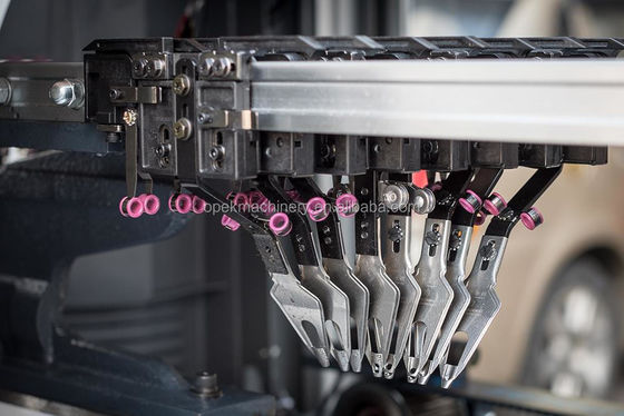Passen Sie Ihre Halsbänder und Manschetten mit unserer Jacquard-Strickmaschine an