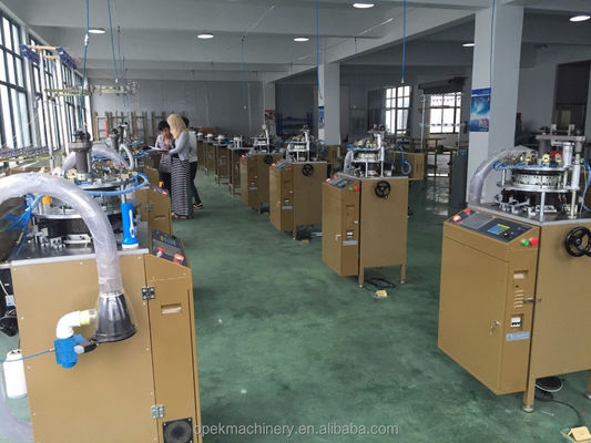 Gelbe Wollkappen Strickmaschine mit vollständig computergestütztem Steuerungssystem