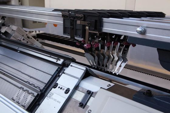 Komputergestützte 3D-Flyknit-Schuhe Obersteckmaschine 800 KG Produktionskapazität