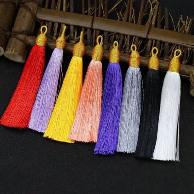 Professionelle Kaschmirfränzenmaschine für die vollautomatische Produktion von Pompom und Tassel
