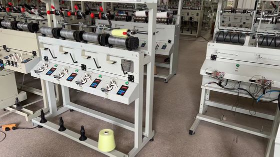 1100m/min Hochgeschwindigkeits-Kegel-zu-Kegel-Windemaschine Weiße Farbe für schnelle und Produktion