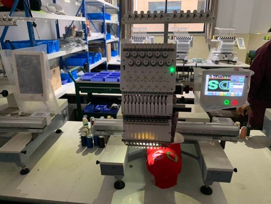 4 Kopf 3 2 Einkopfcomputergestützte Stickmaschine mit Arbeitstisch Größe 210*110cm