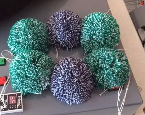 Professionelle Pompommachine für die Produktion von Bekleidungsgeschäften